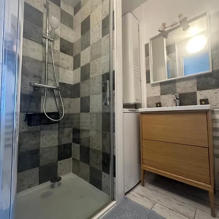 Prázdninový dům La Maison De Pierre 2 *