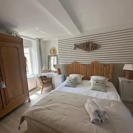 Prázdninový dům La Maison De Pierre 2 *